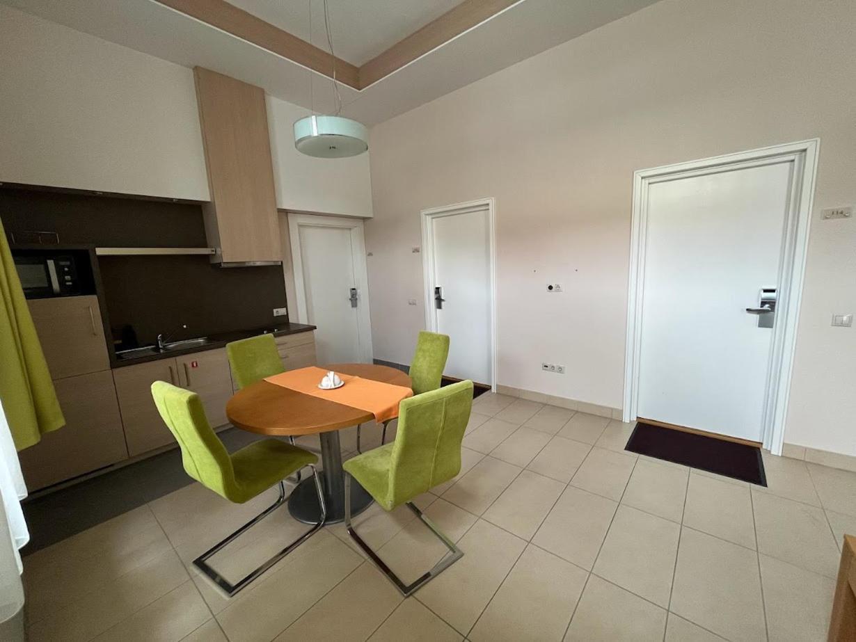 Soleil Apartman Szeged Exteriör bild